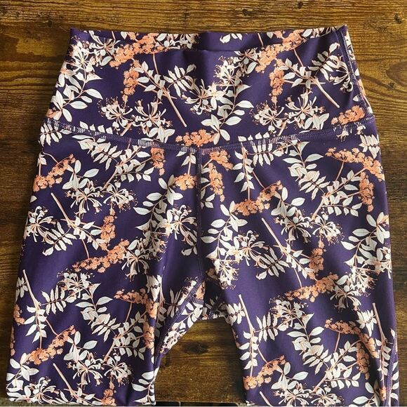 Fabletics Power Hold Purple Floral Leaf Cropped Leggings - Picture 3 of 7